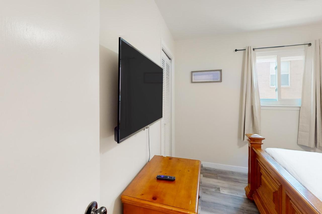 Front Retreat C & D2 Apartment *